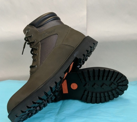 mountain gear boots near me